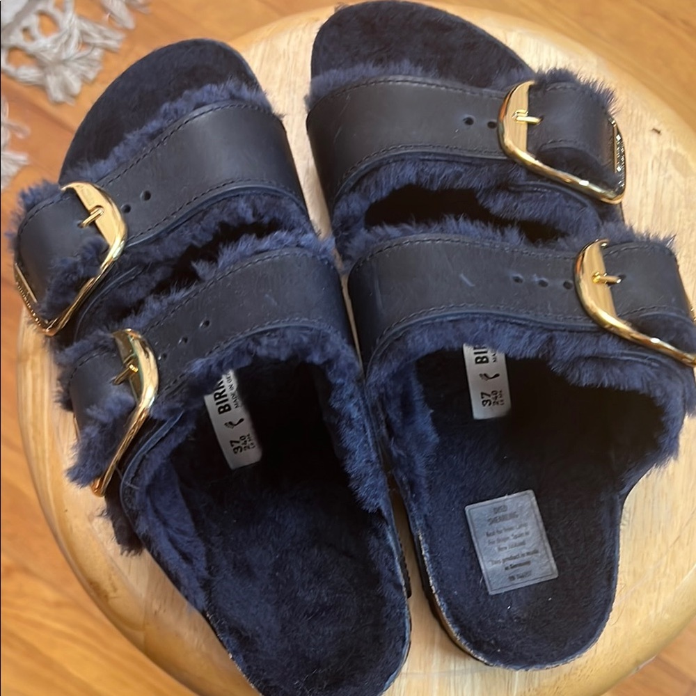 Birkenstock furry sandals in Navy